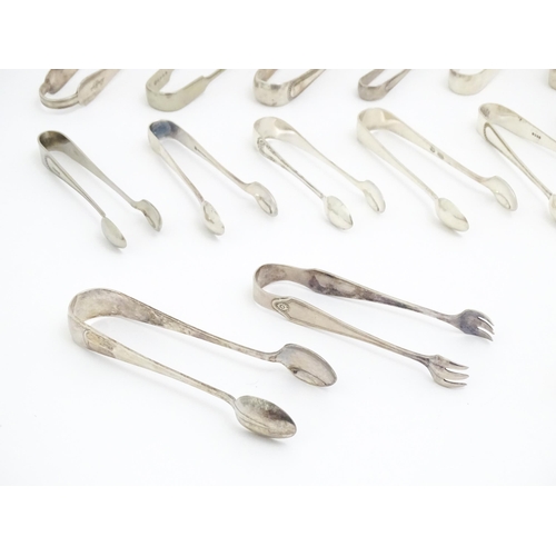 600 - A large quantity of silver plate sugar tongs, various patterns (20)