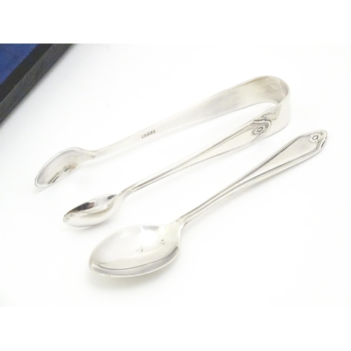 601 - Assorted cased flatware / cutlery to include teaspoons, cake knives, etc. To include a cased set of ... 