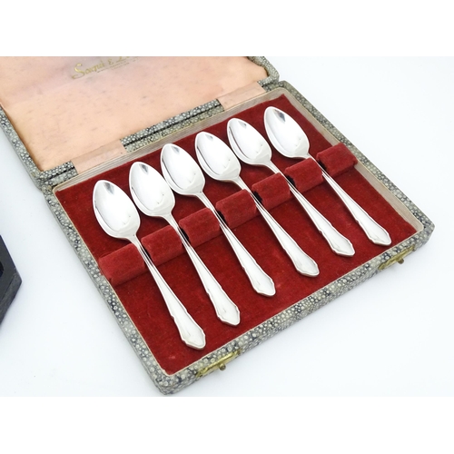 601 - Assorted cased flatware / cutlery to include teaspoons, cake knives, etc. To include a cased set of ... 