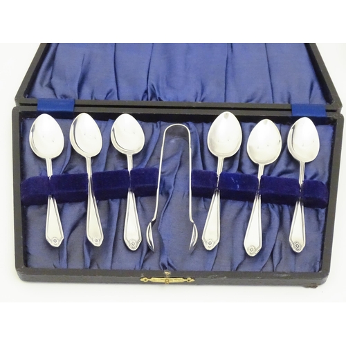 601 - Assorted cased flatware / cutlery to include teaspoons, cake knives, etc. To include a cased set of ... 