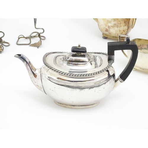 606 - A quantity of assorted silver plated wares to include napkin rings, tea set, table centrepiece eperg... 