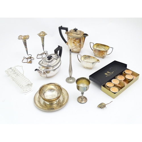 606 - A quantity of assorted silver plated wares to include napkin rings, tea set, table centrepiece eperg... 