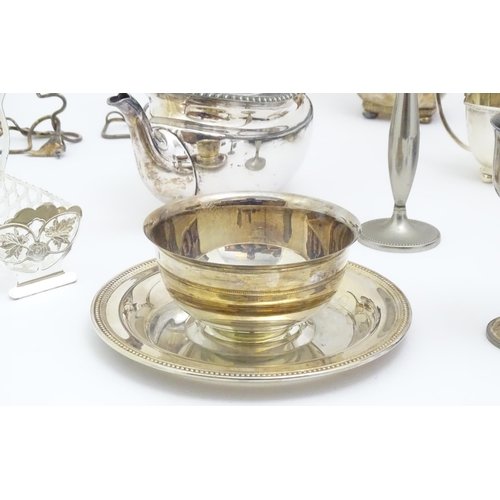 606 - A quantity of assorted silver plated wares to include napkin rings, tea set, table centrepiece eperg... 