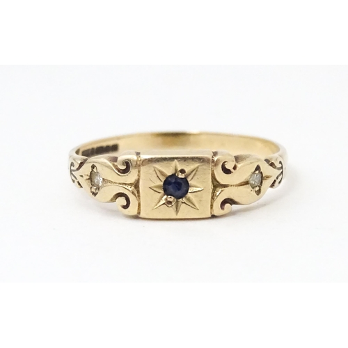 646 - A 9ct gold ring set with central sapphire P 1/2