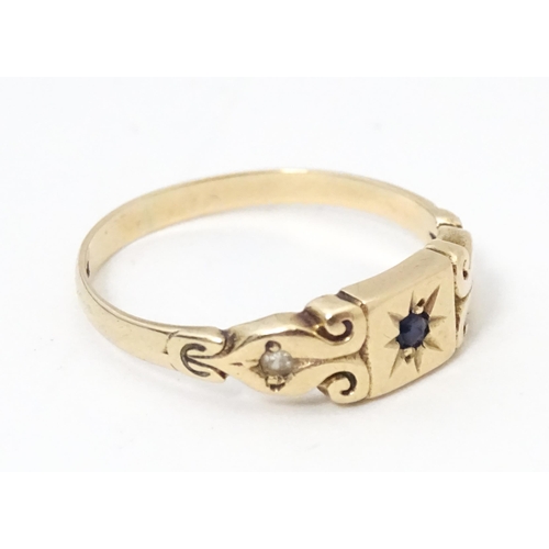 646 - A 9ct gold ring set with central sapphire P 1/2