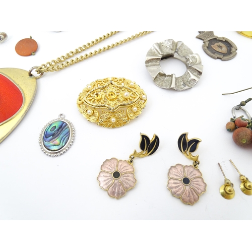 755 - A quantity of assorted costume jewellery to include a pendant with enamel detail and central model o... 