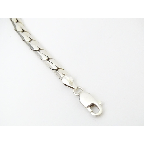 796 - A silver necklace approx 16