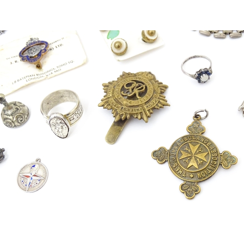 798 - A quantity of assorted jewellery etc. to include silver bracelets,  hallmarked silver pendant formed... 