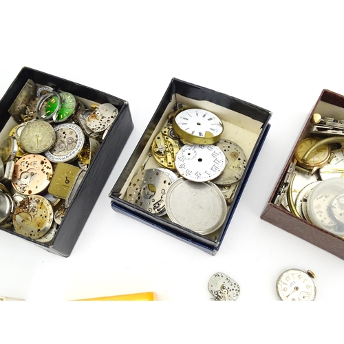 850 - Watchmakers / Repairers Interest : A quantity of assorted wristwatch / wrist watch movements etc.