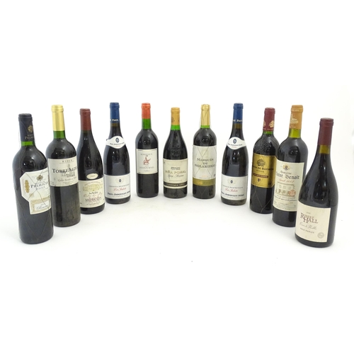 1206 - Eleven bottles of red wine, to include Torre Aldea Rioja 2000, Domaine Saint Benoit Syrah 2007, Morg... 