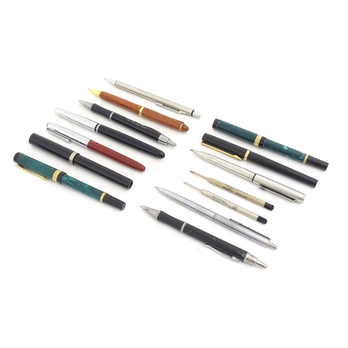 1217 - A quantity of mid to late 20thC fountain pens, including examples by Sheaffer, Platignum and Osmiroi... 