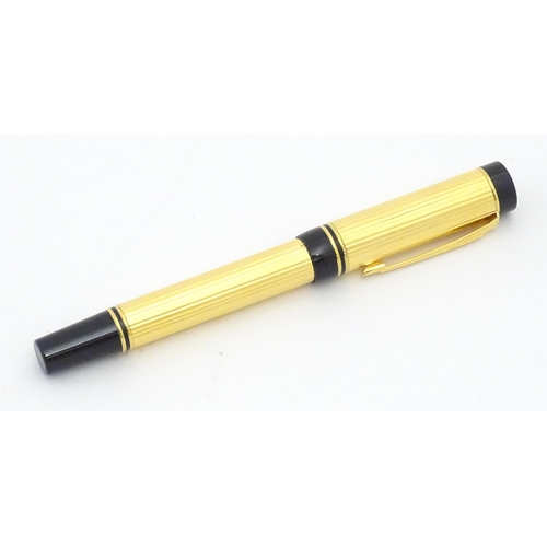 1223 - A Parker Duofold fountain pen, with 18K gold nib, approx 5 1/4