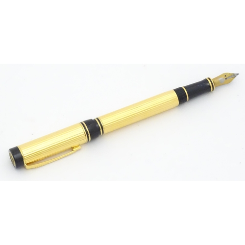 1223 - A Parker Duofold fountain pen, with 18K gold nib, approx 5 1/4