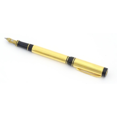 1223 - A Parker Duofold fountain pen, with 18K gold nib, approx 5 1/4