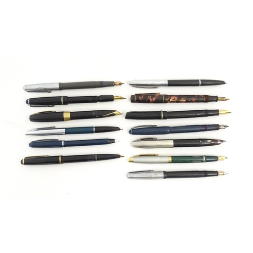 1225 - A quantity of mid 20thC fountain pens, including examples by Dickinson Croxley, Platignum, Osmiroid,... 