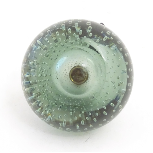 1228 - A 20thC Parker pen holder formed as a Whitefriars style glass paperweight. Approx. 9