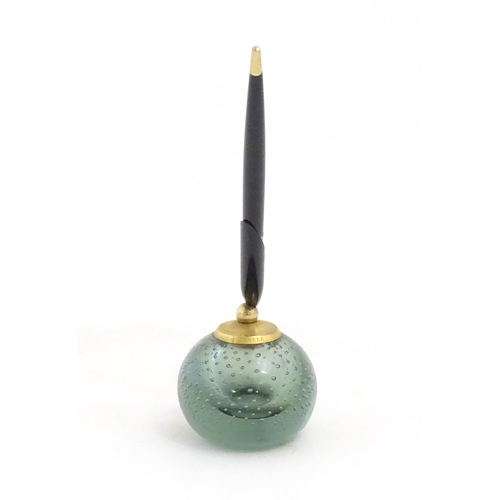 1228 - A 20thC Parker pen holder formed as a Whitefriars style glass paperweight. Approx. 9