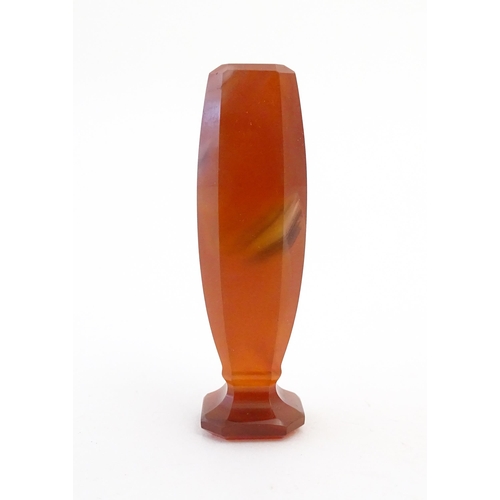 1233 - A Victorian carnelian hardstone hand / desk seal. Approx. 2 1/4