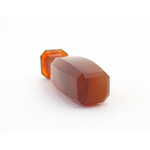 1233 - A Victorian carnelian hardstone hand / desk seal. Approx. 2 1/4