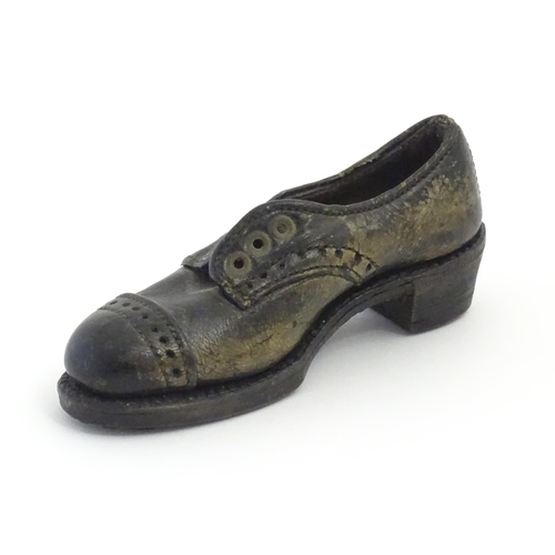 1239 - An early 20thC cobbler's apprentice piece model of a shoe. Approx. 3 3/4