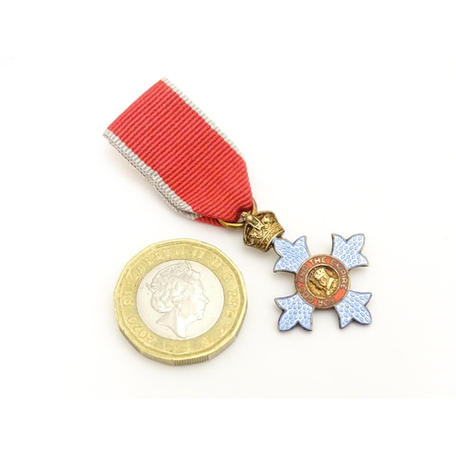 859 - A miniature George VI Commander of the British Empire / CBE medal , with enamelled finish and cipher... 