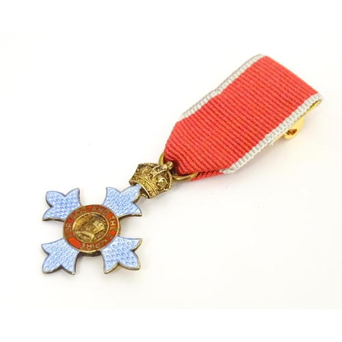 859 - A miniature George VI Commander of the British Empire / CBE medal , with enamelled finish and cipher... 