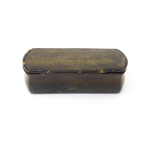 1270 - A 19thC horn snuff box with tortoiseshell banding. Approx. 1 1/4