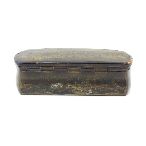 1270 - A 19thC horn snuff box with tortoiseshell banding. Approx. 1 1/4