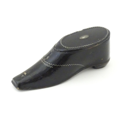 1275 - A Victorian lacquered papier mache snuff box modelled as a shoe. Approx. 3 1/4