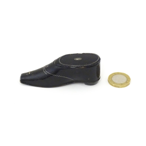 1275 - A Victorian lacquered papier mache snuff box modelled as a shoe. Approx. 3 1/4