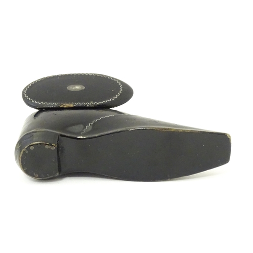 1275 - A Victorian lacquered papier mache snuff box modelled as a shoe. Approx. 3 1/4