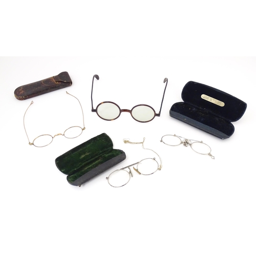 1281 - Assorted 19thC and later spectacles, to include a faux tortoiseshell shell example, pince nez, etc. ... 