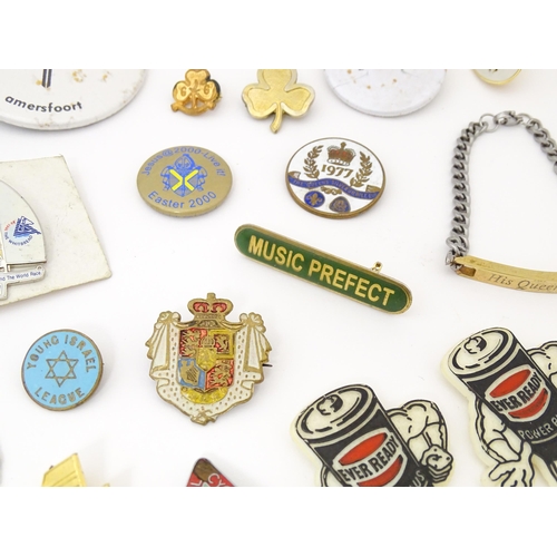 1303 - A quantity of pin badges, buttons etc. Including Royal Cambridgeshire Regiment, Royal Artillery, Roy... 