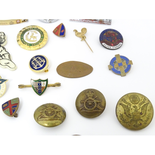 1303 - A quantity of pin badges, buttons etc. Including Royal Cambridgeshire Regiment, Royal Artillery, Roy... 