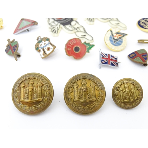 1303 - A quantity of pin badges, buttons etc. Including Royal Cambridgeshire Regiment, Royal Artillery, Roy... 