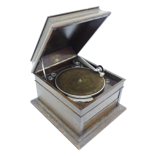 1345 - A mid 20thC Columbia 'Grafonola' phonograph, in oak case (approx 19 1/2