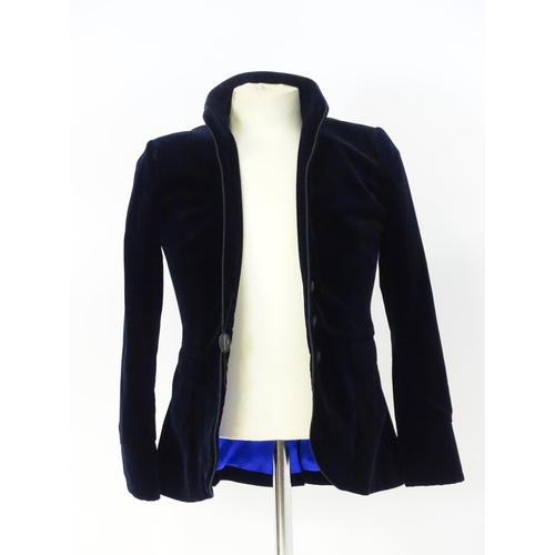 1381 - Vintage fashion / clothing: A ladies velvet Favourbrook jacket in blue / black with blue silk lining... 