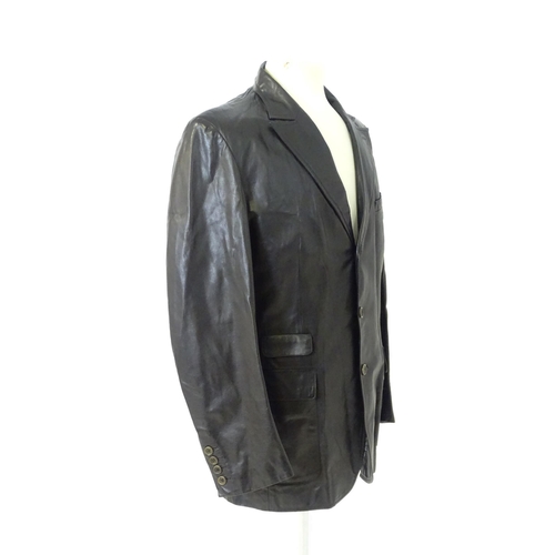 1387 - Vintage fashion / clothing: A black leather Holland & Holland men's jacket, chest measures 40