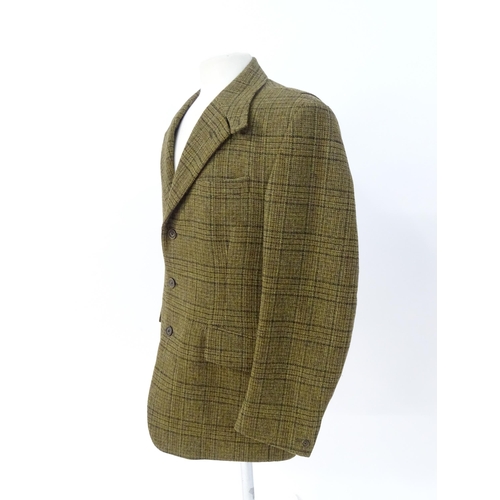 1390 - Vintage fashion / clothing: A men's Holland and Holland tweed jacket, chest measures 42