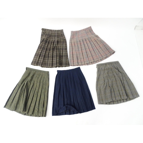 1392 - Vintage fashion / clothing: 5 ladies skirts in UK size 16, from Pitlochry of Scotland / Shetland, wa... 