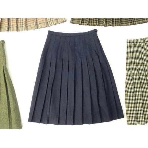 1392 - Vintage fashion / clothing: 5 ladies skirts in UK size 16, from Pitlochry of Scotland / Shetland, wa... 