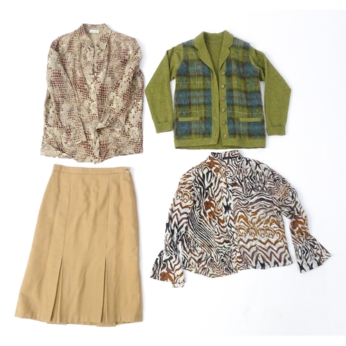 1394 - Vintage fashion / clothing: 4 items of clothing to include 2 patterned blouses, bust measures 40