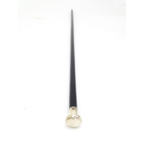 1409 - Stick / Cane : An ebonised walking cane with silver handle hallmarked London 1920. Approx. 35 1/2