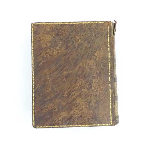 1055 - Book: The Royal Family Bible, Containing the Old and New Testaments according to the authorized vers... 