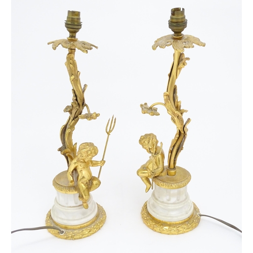 1581 - A pair of table amps with cast and gilded cherub detail. Approx 19