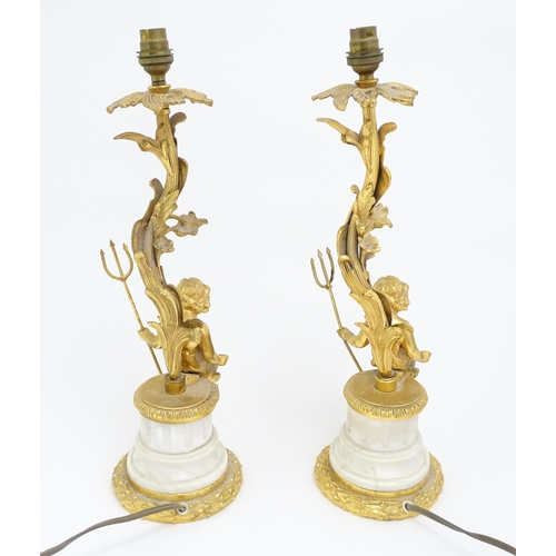 1581 - A pair of table amps with cast and gilded cherub detail. Approx 19