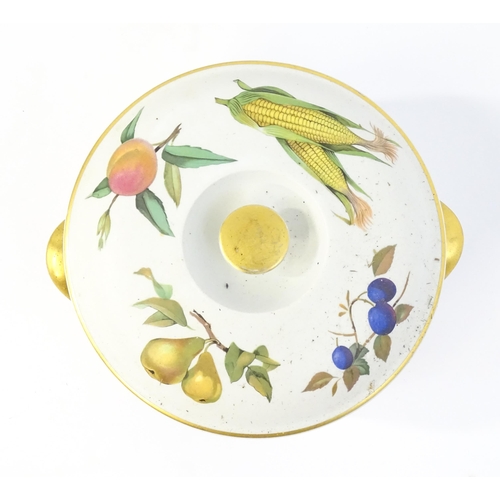 247 - A large quantity of Royal Worcester dinner / tea wares in the Evesham pattern to include plates, bow... 