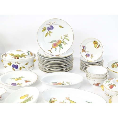 247 - A large quantity of Royal Worcester dinner / tea wares in the Evesham pattern to include plates, bow... 