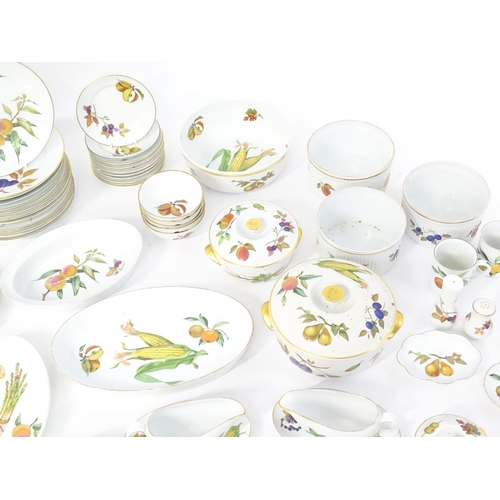 247 - A large quantity of Royal Worcester dinner / tea wares in the Evesham pattern to include plates, bow... 