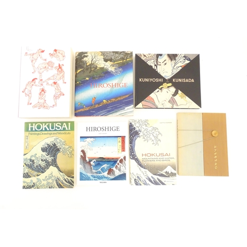 997 - Books: A quantity of books relating to Japanese artists comprising Hokusai - Mountains and Water, Fl... 